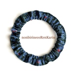 【サイズ調節可能】「猫くびわ ブルーの森」軽い首輪　初めてのくびわ　くびわが苦手な猫にもオススメ　細め　軽い　首輪　シュシュ　布幅約2cm