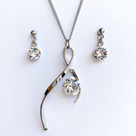 【アクセサリーセット】クリスタルガラスのネックレスとピアス／イヤリング