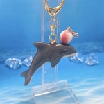 【原品のみ】ボールと遊ぶイルカのキーホルダー