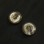 馬蹄型メタル入りボタン　カーキ　15mm  2個