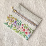 【再版×2】コットンリネンと刺繍のお花のファスナー付小物入れ　スクエア型2