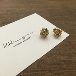 キラキラ　小花ピアス