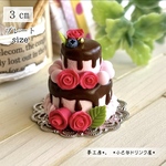 436 ＊薔薇の二段ケーキ＊　ミニチュアスイーツ　粘土　ドールハウス　フェイクフード　おままごと　食品サンプル　シルバニア