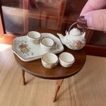 ミニチュア ティーセット（急須・茶碗4・プレート／花柄）ドールハウス用・陶器風