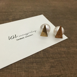 真鍮のトライアングルピアス-isosceles triangle＆大粒コットンパールキャッチ