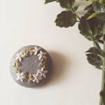 【再販】 プルプレアのリース(ワカバ)  刺繍ブローチ