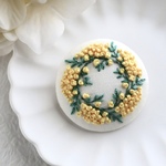 ミモザのリース刺繍ブローチ・ヘアゴム(クリーム)