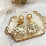 【訳あり特価】　刺繍リボン　イヤリング　パール　花柄　レース　リボン　大ぶり　痛くないイヤリング　痛くない　シリコン付き　滑り止め　アクセサリー　大きめ　