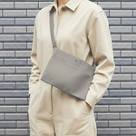 グレーの飾らないシンプルなサコッシュ●刺繍オプションあり●