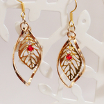 リーフとスパイラルのゴールドピアス