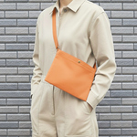 オレンジの飾らないシンプルなサコッシュ●刺繍オプションあり●