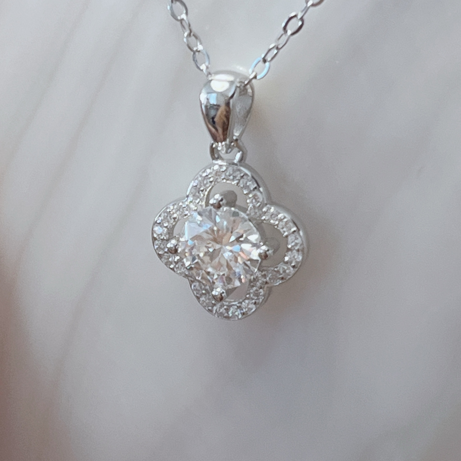 モアサナイト　ネックレス　1ct　シルバー　輝き　華やか　上品　大人可愛い　記念日　ジュエリー　ギフト　可憐　ガーリー　silver925  鑑別書　保証書　モアッサナイト　フラワー　レディース 10,220円