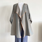 ふわりと羽織る大人のドレープコート