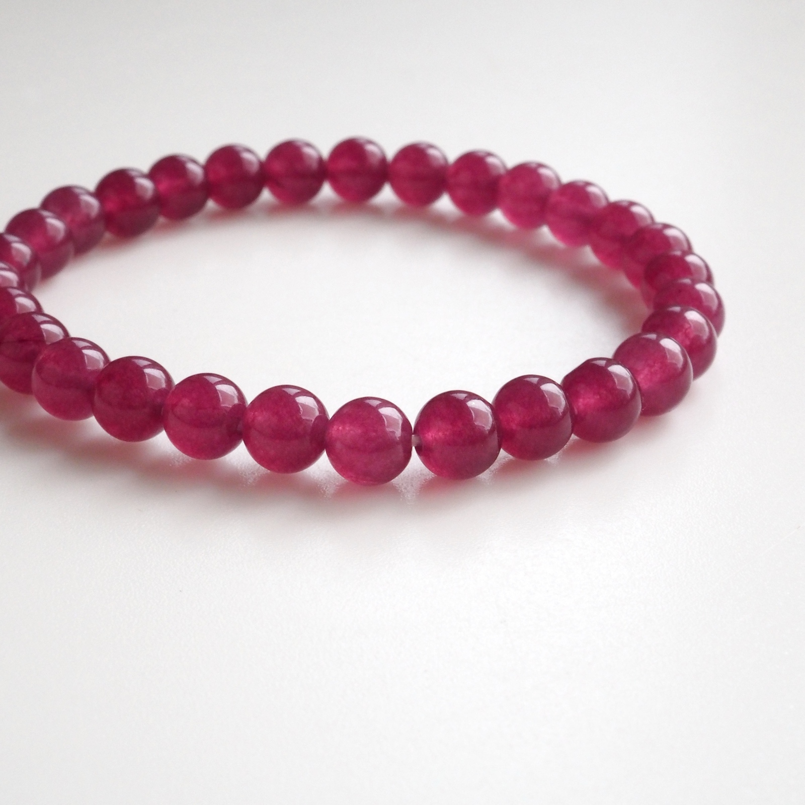 ルビー翡翠のゴムブレスレット - MONA-handmade gemstone jewelry