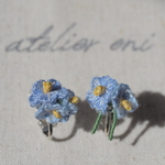 littleni flower -forget me not-