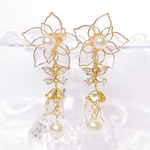 ［6]蝶々輝くクリアフラワーお花ピアス/イヤリング 華やか ブライダル ウェディング 結婚式 お呼ばれ きれいめ ディップアート