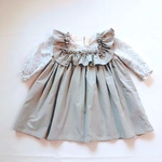 フリルたっぷり小花柄のビオラワンピース コーデュロイ アッシュグレー コーデュロイ 卒園 入園 発表会 ヘアクリップ 撮影会