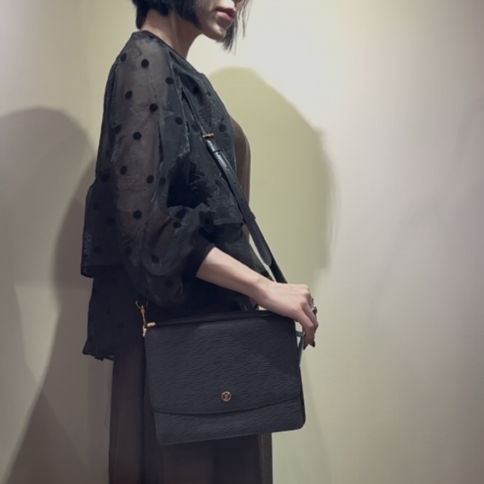 1629 限定価格★エピ　斜めがけショルダーバッグ ルイヴィトン 本革shoulder bag アンティーク　ヴィンテージ　ハンドバッグ　ショルダーバッグ　ママバッグ