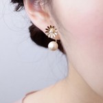 マーガレットとぶらさがりコットンパールのバックキャッチ　ピアスorイヤリング <98> 