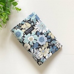 お薬手帳 も入る！ 診察券 & 保険証 ケース (スケッチフラワー・ブラック)  