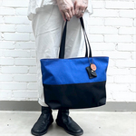 A4対応で通勤にも使いやすいシンプルトートバッグ　halb：ブルー×ブラック（コーデュラナイロン　撥水加工ナイロン素材）