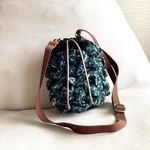 もふもふ迷彩のショルダー巾着バッグ/斜め掛け/毎日バッグ/編み物/手編みバッグ