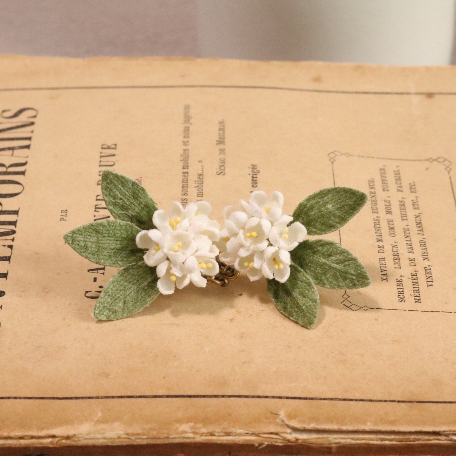 布花 小さな薔薇のリースブローチ 1257 - ao. 手作りの