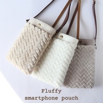 ニット模様のふわふわスマホポーチ スマホショルダー　スマホポシェット サコッシュ プレゼント ギフト 秋 冬