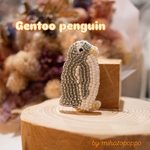 《送料無料》キラキラペンギンブローチ🐧(歩くジェンツー)　ビーズ刺繍/ジェンツーペンギン/キラキラ/海の生き物/かわいい/水族館