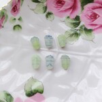 チェコビーズ～チューリップ(ﾏｯﾄﾌﾞﾙｰ･ｸﾞﾘｰﾝｽﾄﾗｲﾌﾟ) 6個