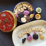 「ねこたちのハロウィン♪クッキー缶」（S）【配達日指定10/31まで】※サーカス缶※