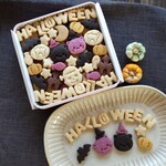 「ねこたちのハロウィン♪クッキー缶」（M）【配達日指定10/31まで】