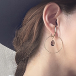 【2WAY・両耳チャーム】モードな秋色スモーキークォーツ&フープチャーム