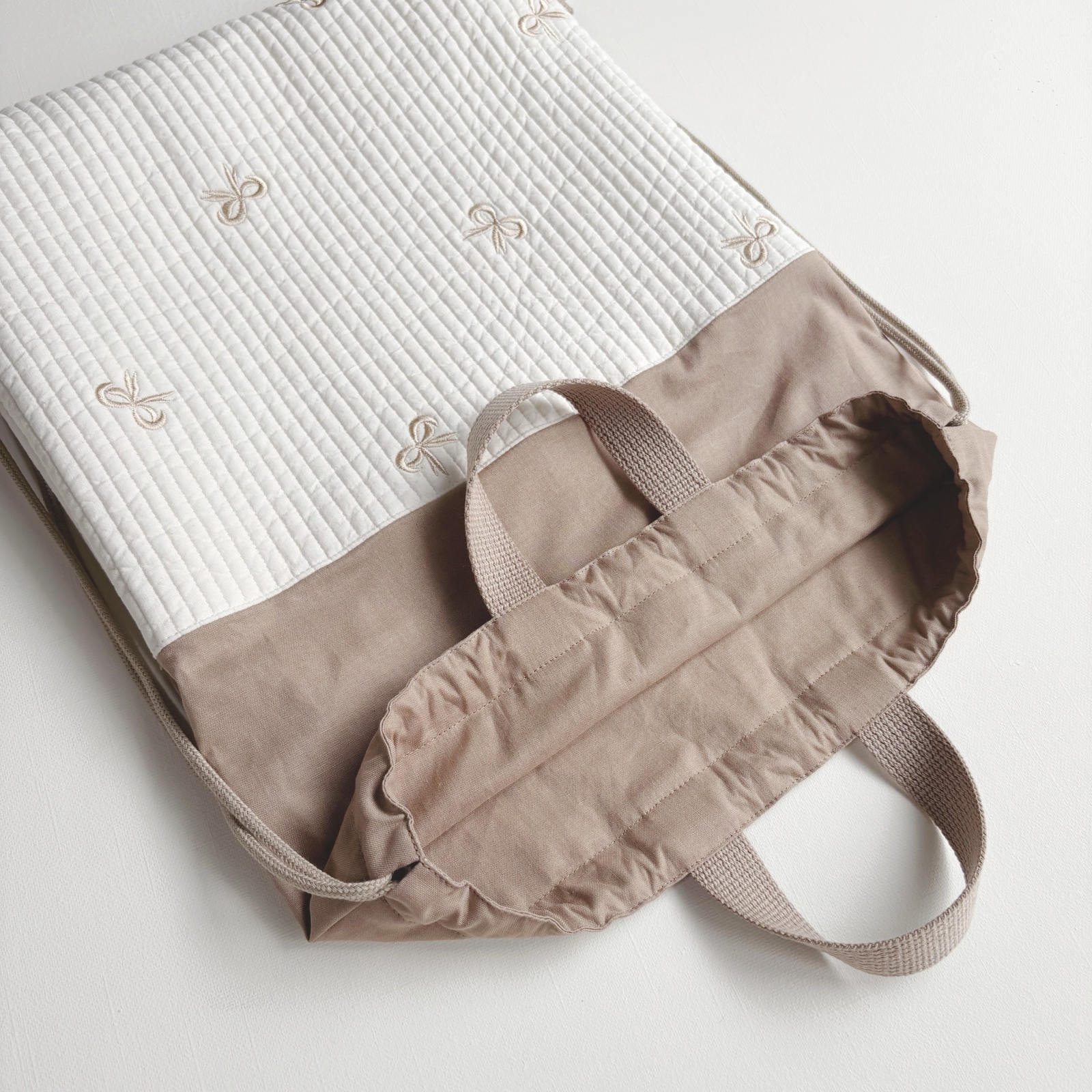 送料無料》 リボン 刺繍 ヌビ キルト キルティング ナップサック お
