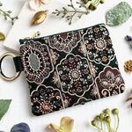 インド刺繍生地のティッシュケース付きミニポーチ カラビナ付き ダークグリーン