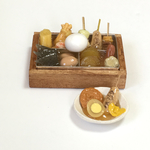 『みんなでワイワイおでんパーティー♪⑦』■おでん鍋・皿に取り分けたおでん■ミニチュアフード ２個セット