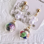 金具変更可◎ Snowカラーの雪だるまイヤリング｜9色のかすみ草入り／箱推し