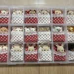 190【再販】シルバニア　赤ちゃん　ベッド　布団　ケース　収納　ピンク&白水玉
