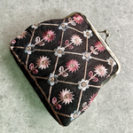インド刺繍 がま口 大人の可憐 小花（サイズ違いあり）小銭入れ 小物入れ