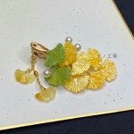 イチョウのヘアクリップ　下がり付き　緑と黄色のグラデーション色
