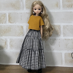 NO,582 リカちゃん服  ギンガムチェック　ティアードスカート　マスタード　ニット　お出かけコーデ　リアルクローズ