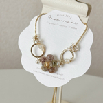 やさしく咲く小花のブレスレット