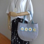 かぎ編みモチーフの丸いトートバッグ（グレー）