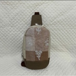 ミナペルホネン ハンドメイド  BOXタイプボディバッグ ボヌール　ベージュ