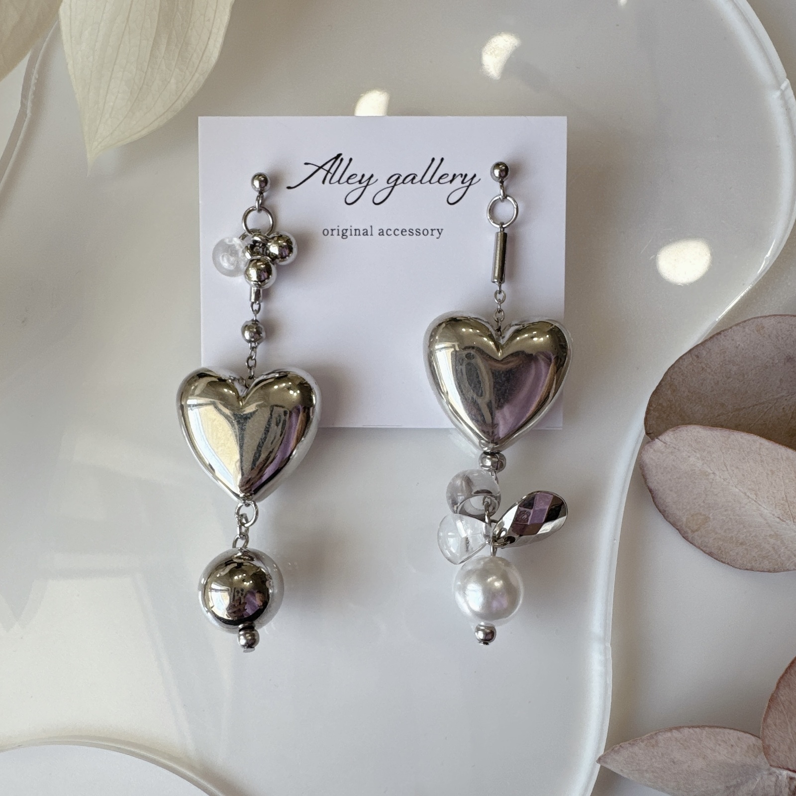 イヤリング変更可◯ シルバーハートとパールのアシンメトリーイヤリング