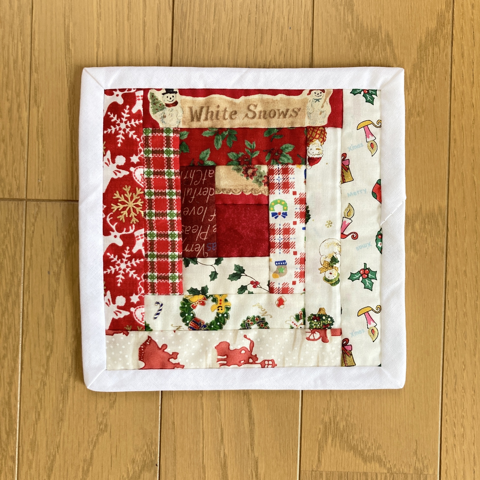 012 パッチワークキルト 花かごのミニキルト タペストリーにも