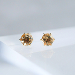 【早割５％オフ】シトリンの一粒ピアス４ｍｍ　つけっぱなしOK！ 11月誕生石 金属アレルギー対応　サージカルステンレス