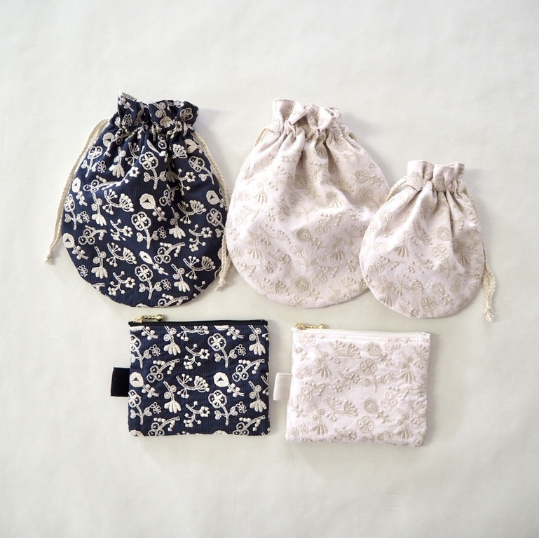 新入荷⚫︎ハンドメイド⚫︎ミナペルホネン⚫︎マール巾着 new mina perhonen × CHECK＆STRIPE まんまる 巾着袋 ⋈ フィールド