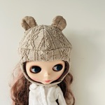 くま耳　アラン編み　ベージュ　耳当て付き帽子　ネオブライス アウトフィット