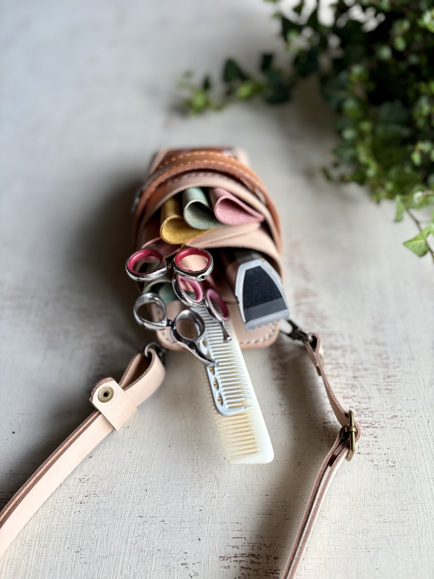 ヌメ革ナチュラル、ハラコジラフのシザーケース - coocs works